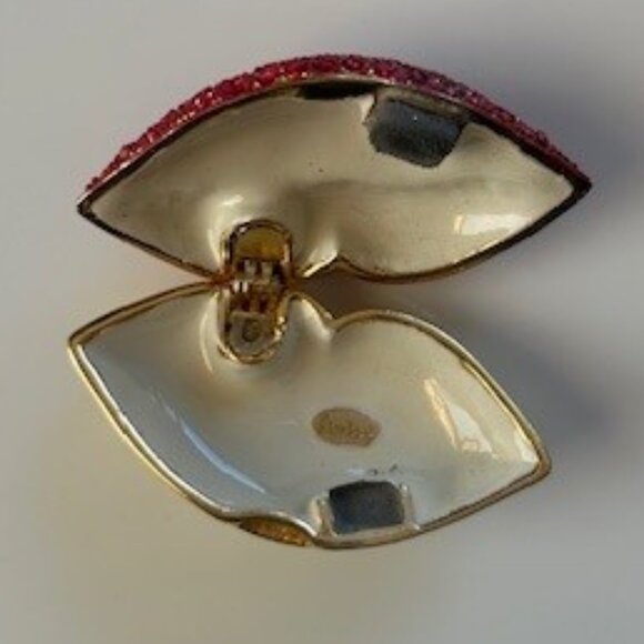 Novelty Pillbox - Bejeweled Red Lips - Picture 6 of 6